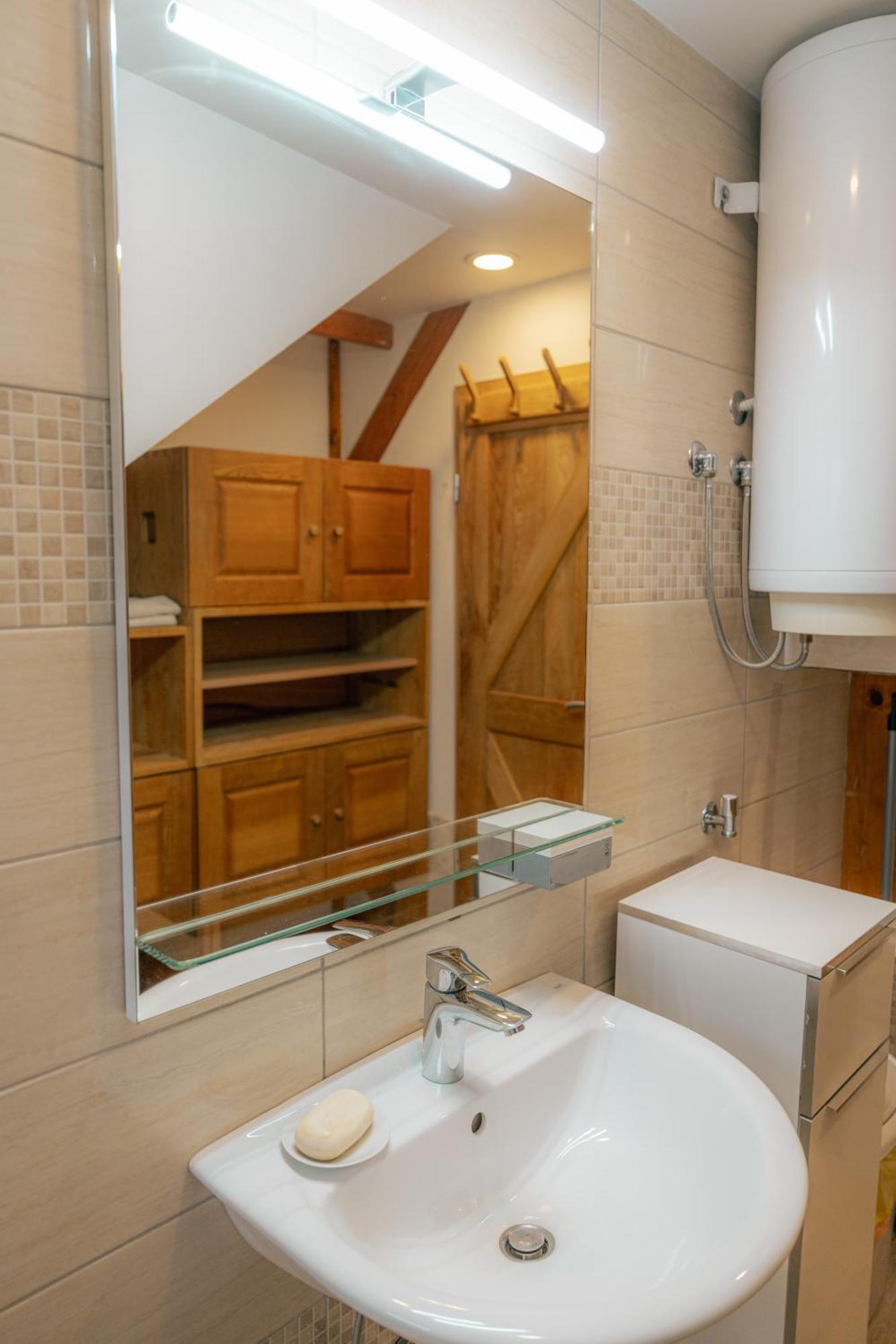 Апартаменты Country Retreat, Near Ljubljana City, Apartma Na Vasi, Blizu Mesta Ljubljana Медводе Экстерьер фото